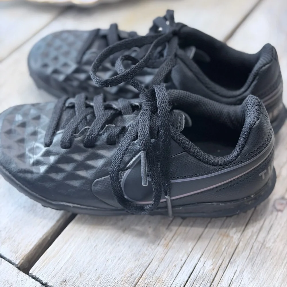 Nike Kids Tiempo Soccer Shoes. Legend 8 Club | Kid’s Sz-11C | Athletic